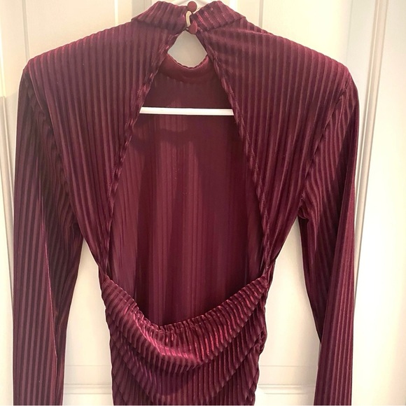 ASOS Design Maroon Velvet Dress size 0 - Picture 10 of 11